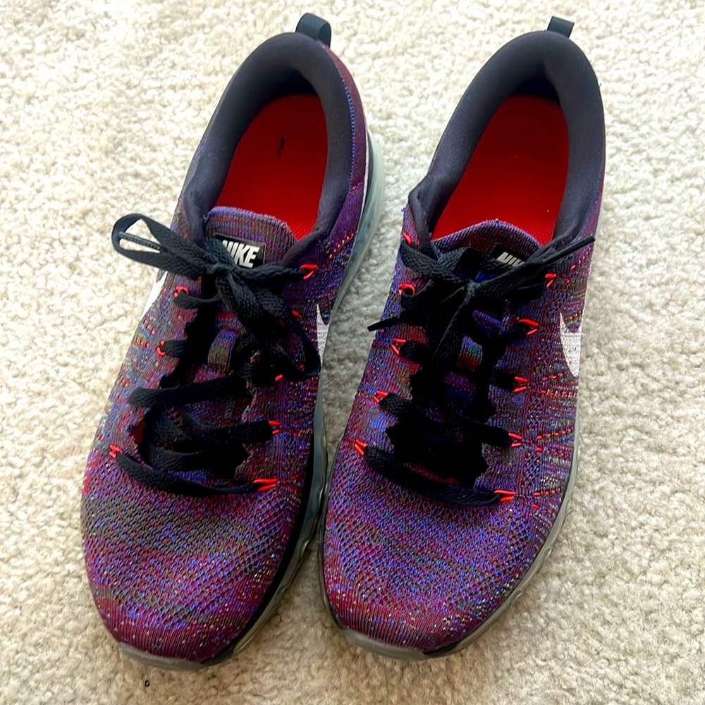 NIKE FLYKNIT MAX Size 8.5 Black/Purple - good condition